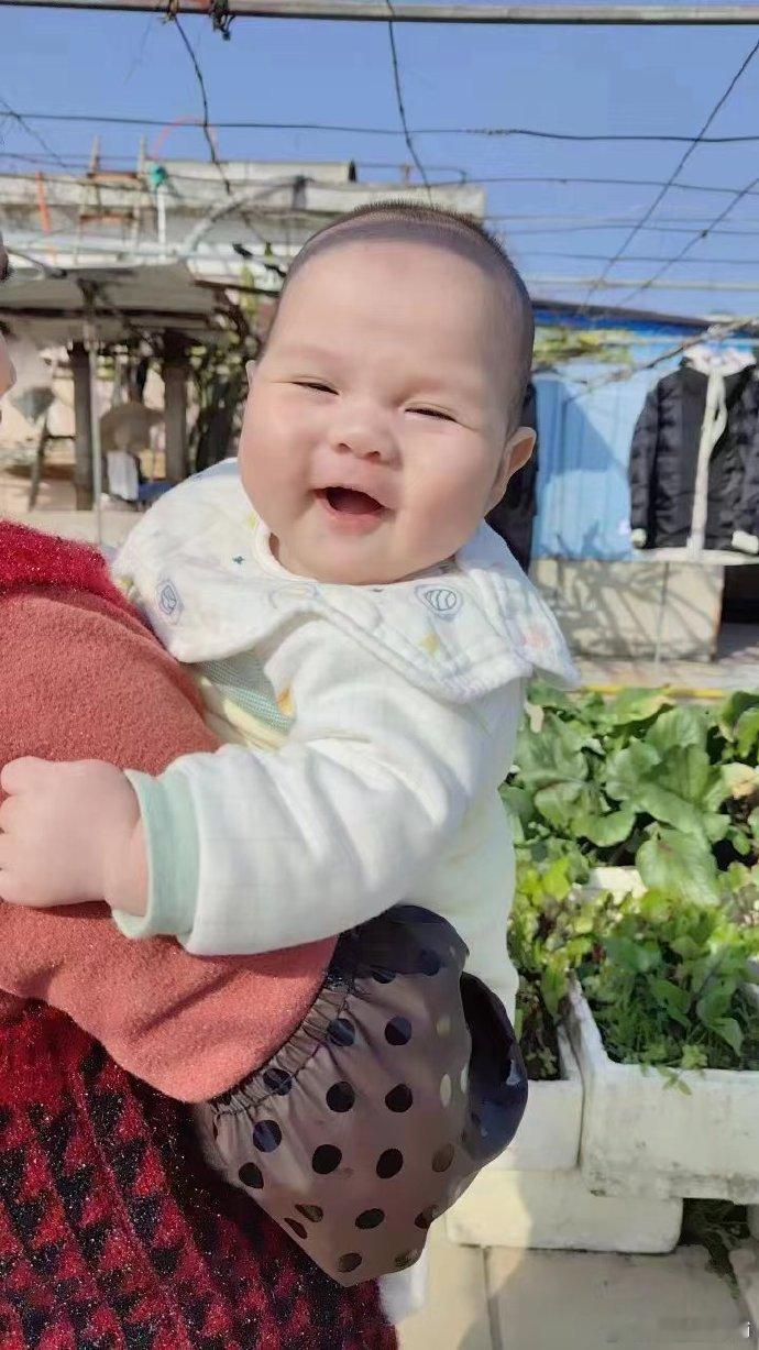 中秋节到了，想起以前的一条拜节短信：送你一个如意饼，事事如意；送你一个开心饼，时