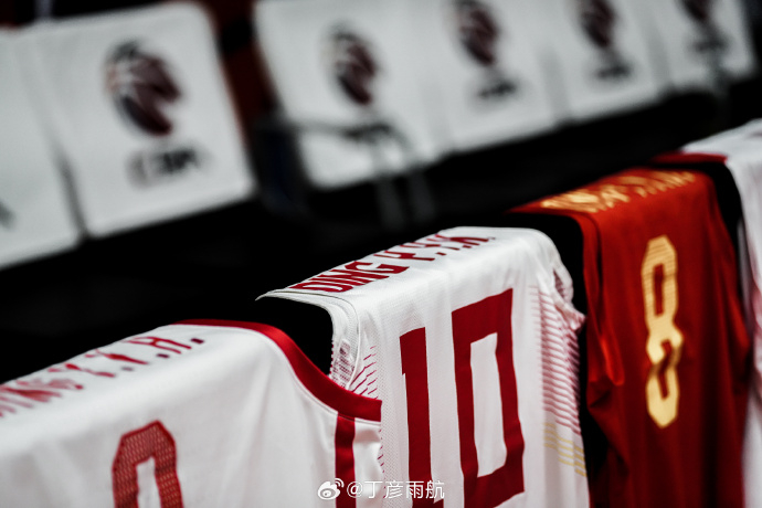 丁彦雨航说退役的第一个早晨挺爽的 宣布退役后微博发布长文感谢所有人的祝福，“退役