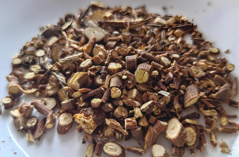 肝郁用柴胡、郁金无效？加一味黄芪，帮你打通肝气堵点
肝郁的人，要是服用柴胡、郁金