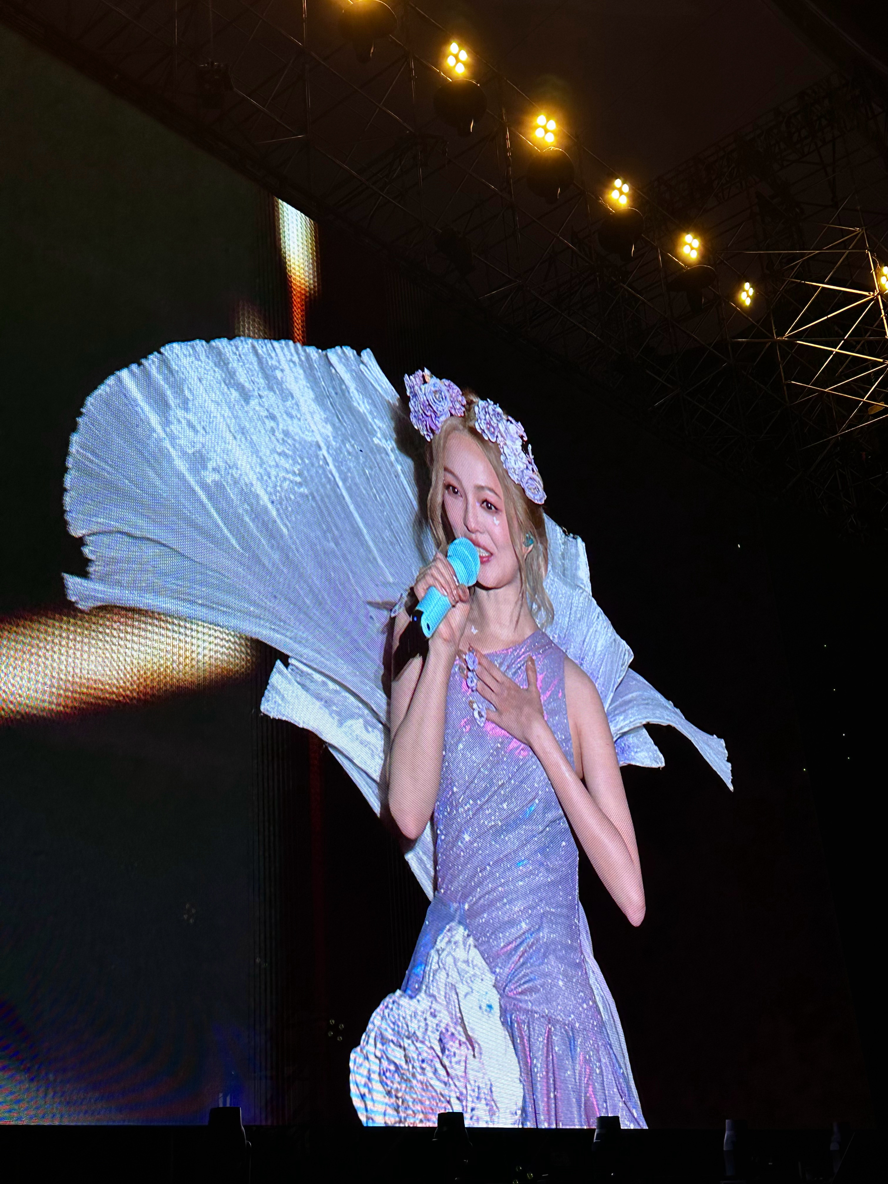 见到公主啦 太美了 呜呜呜#张韶涵##张韶涵寓言世界巡回演唱会#  ​​​