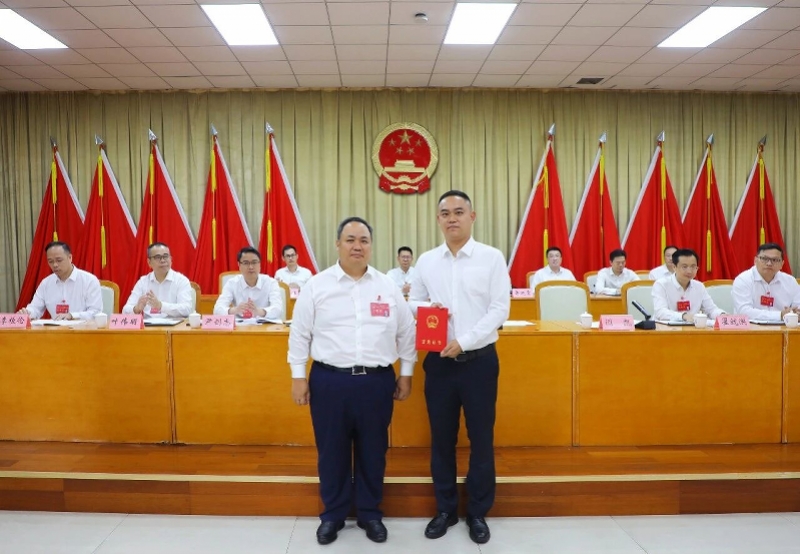 常平镇领导班子迎新：闫凯当选镇长，赵宁发当选副镇长