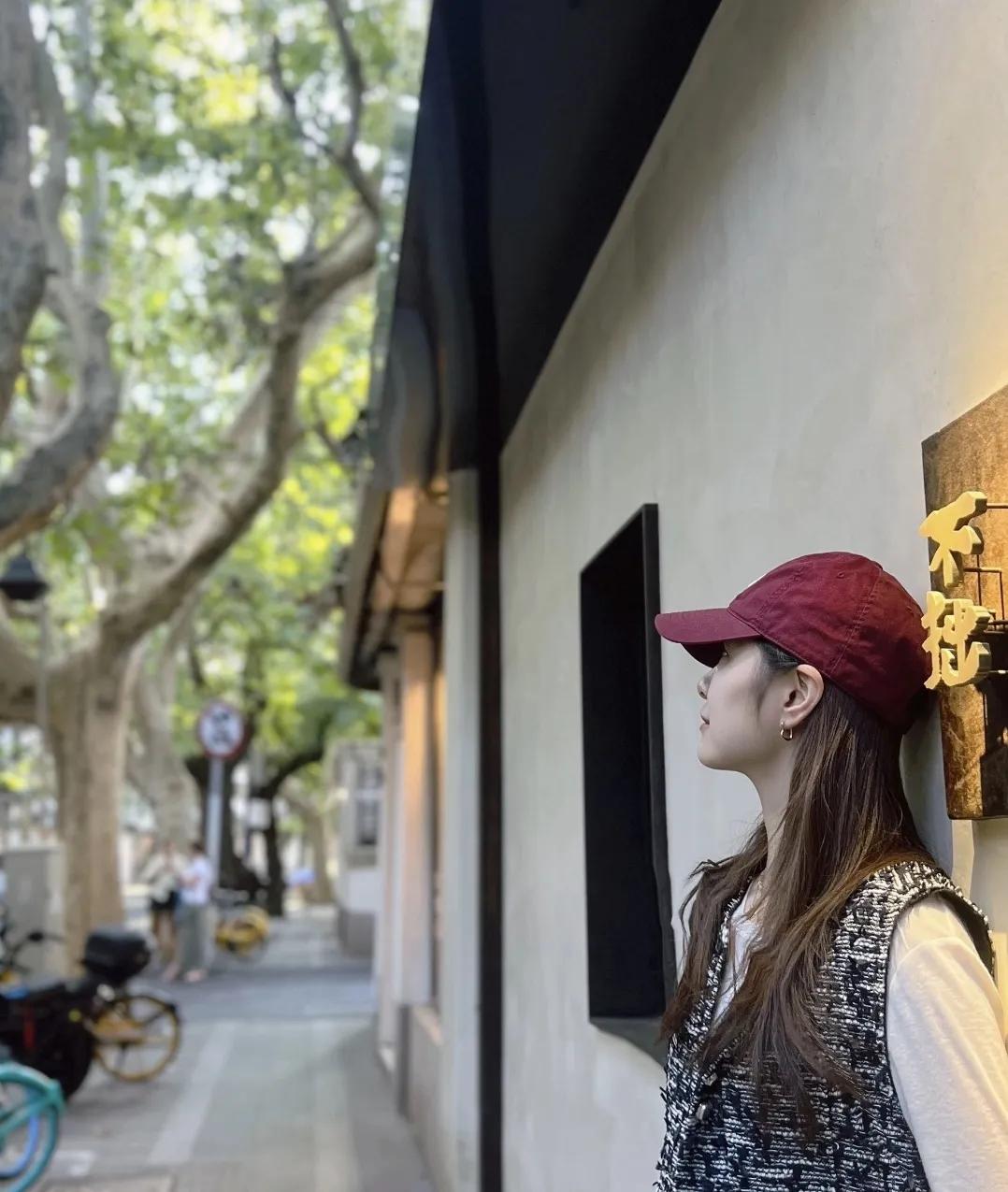 你发现没有，会说话是优势，能让你更受欢迎！
1，遇到美女，夸她有内涵，身材气质佳