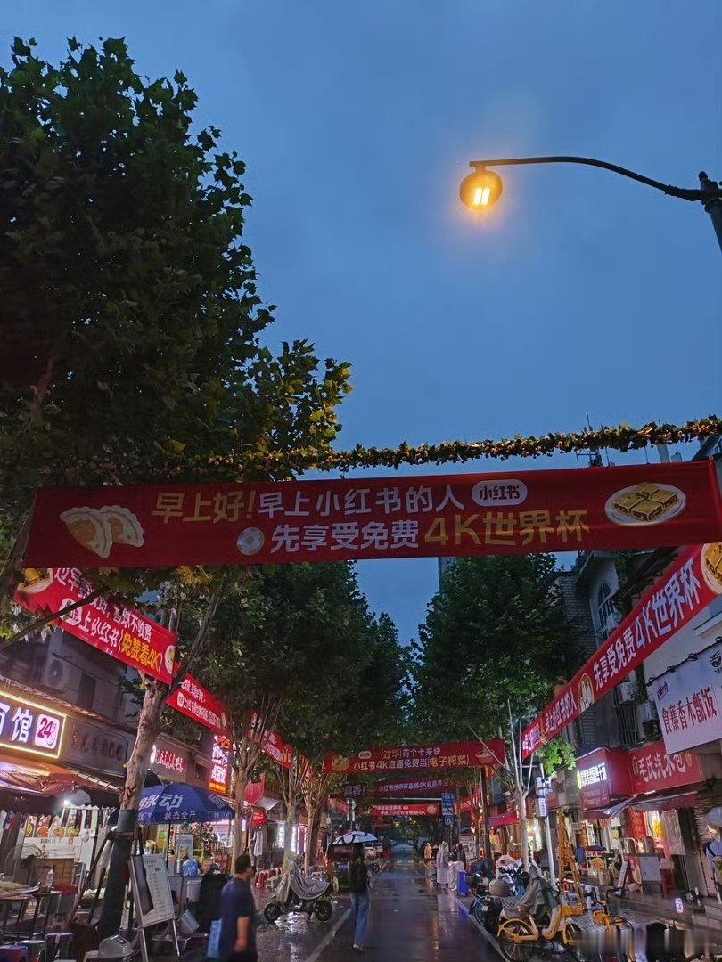 阿根廷赢了但把疲惫写在脸上遭遇黑马两次扳平苦战加时，卫冕冠军全员体力透支奋力晋级