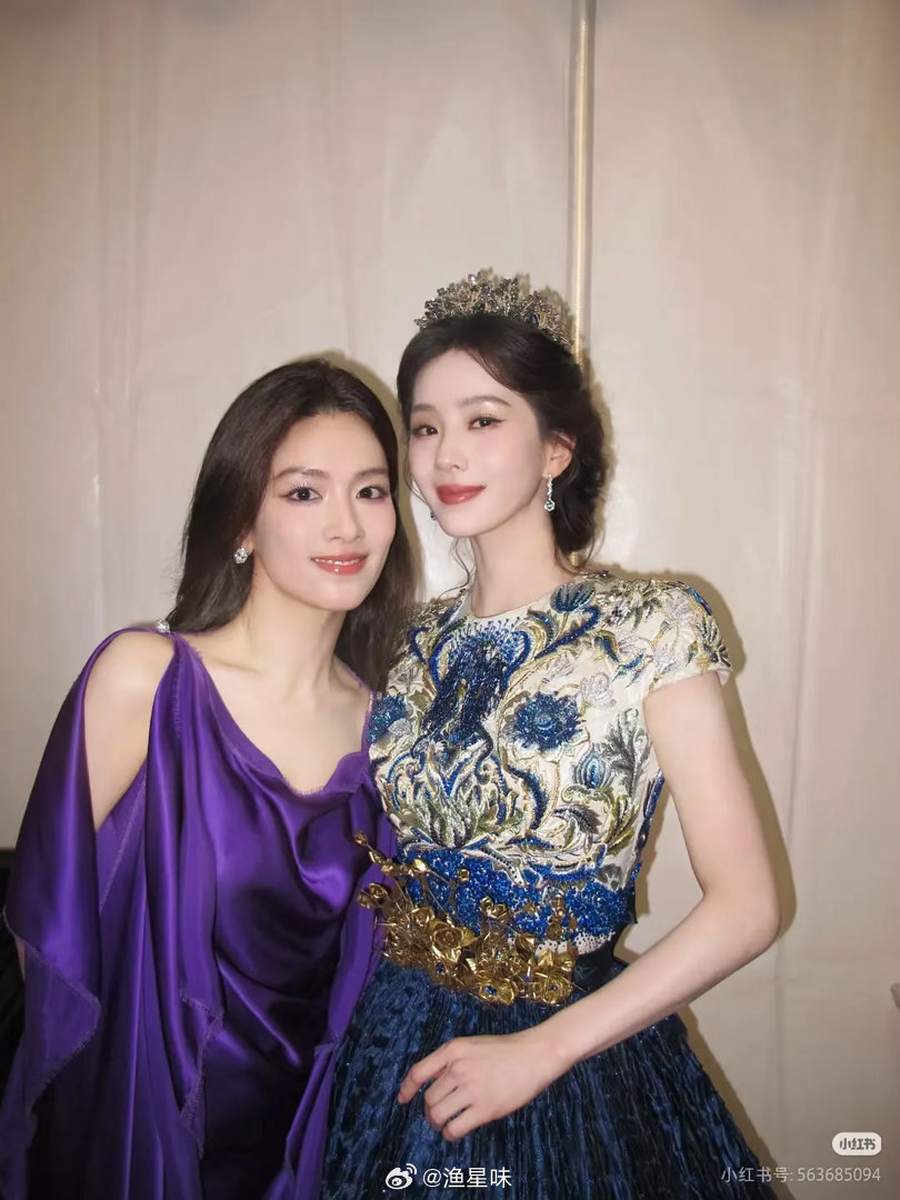 陈怎么感觉单独开了大头特效一样，和旁边的刘诗诗一对比就更明显了 