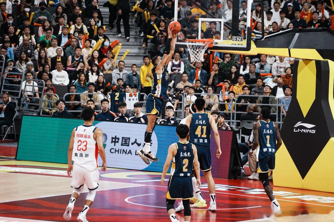 广东男篮恐难留住优秀外援奎因优先续约权并未锁定奎因，广东男篮提供的合同可观却不能