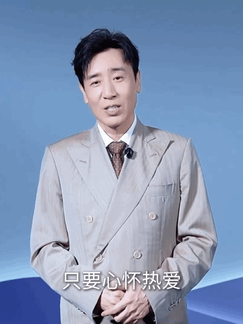 于和伟一首团圆听哭了从影视剧里的高光角色，到秋晚舞台上深情歌唱，于和伟用一曲《团