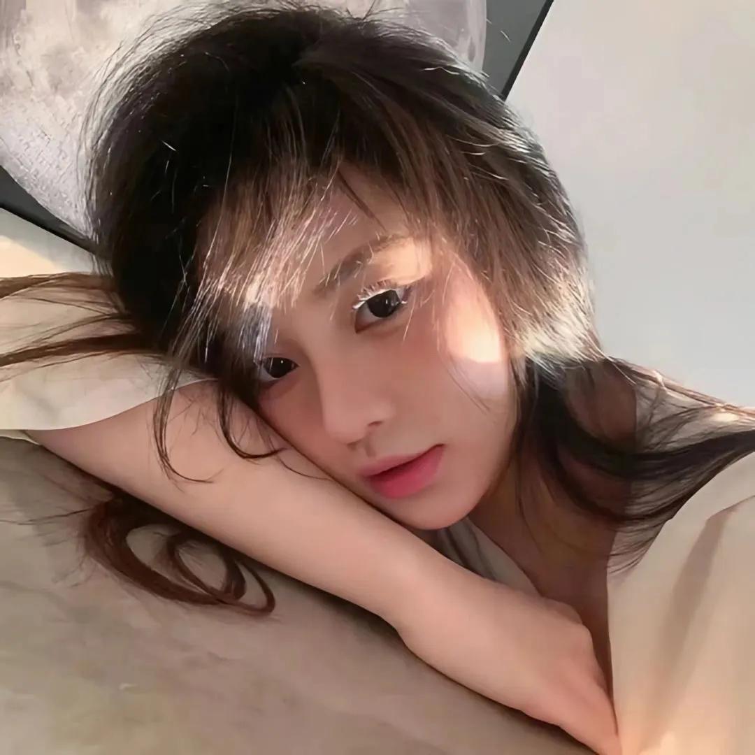 10天见一次面的“情人关系”，你们上一秒见面如胶似漆，下一秒她就对你爱答不理，若