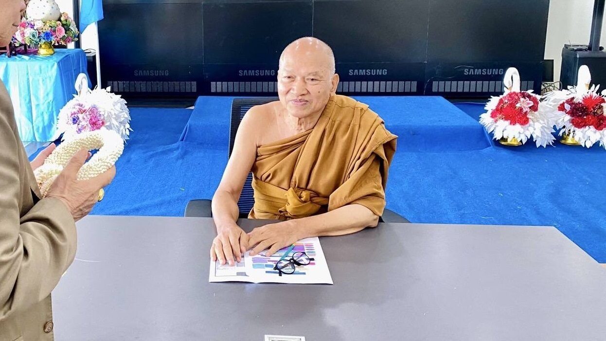 泰国名寺住持阿隆科特获刑742年：挪用善款涉案超百亿泰铢，涉及185项职务侵占罪