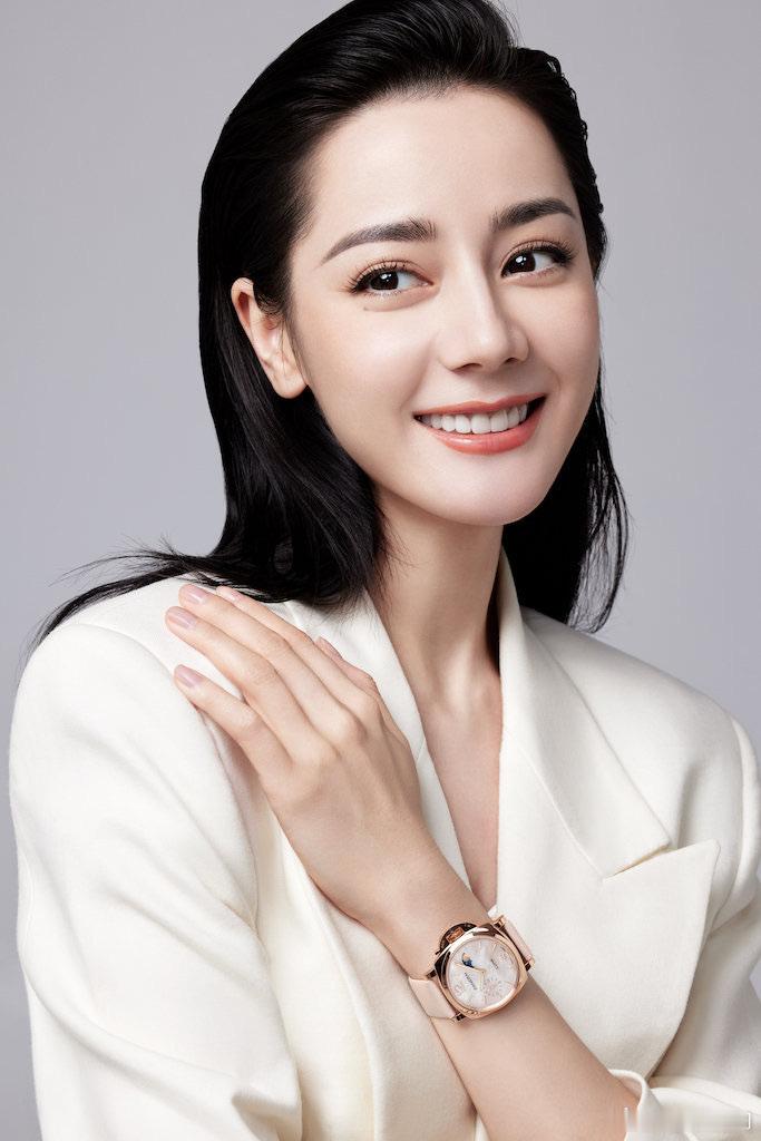 迪丽热巴益起来dlrb迪丽热巴正能量 没有什么可以拒绝不竭的汗水，更没有什么可以