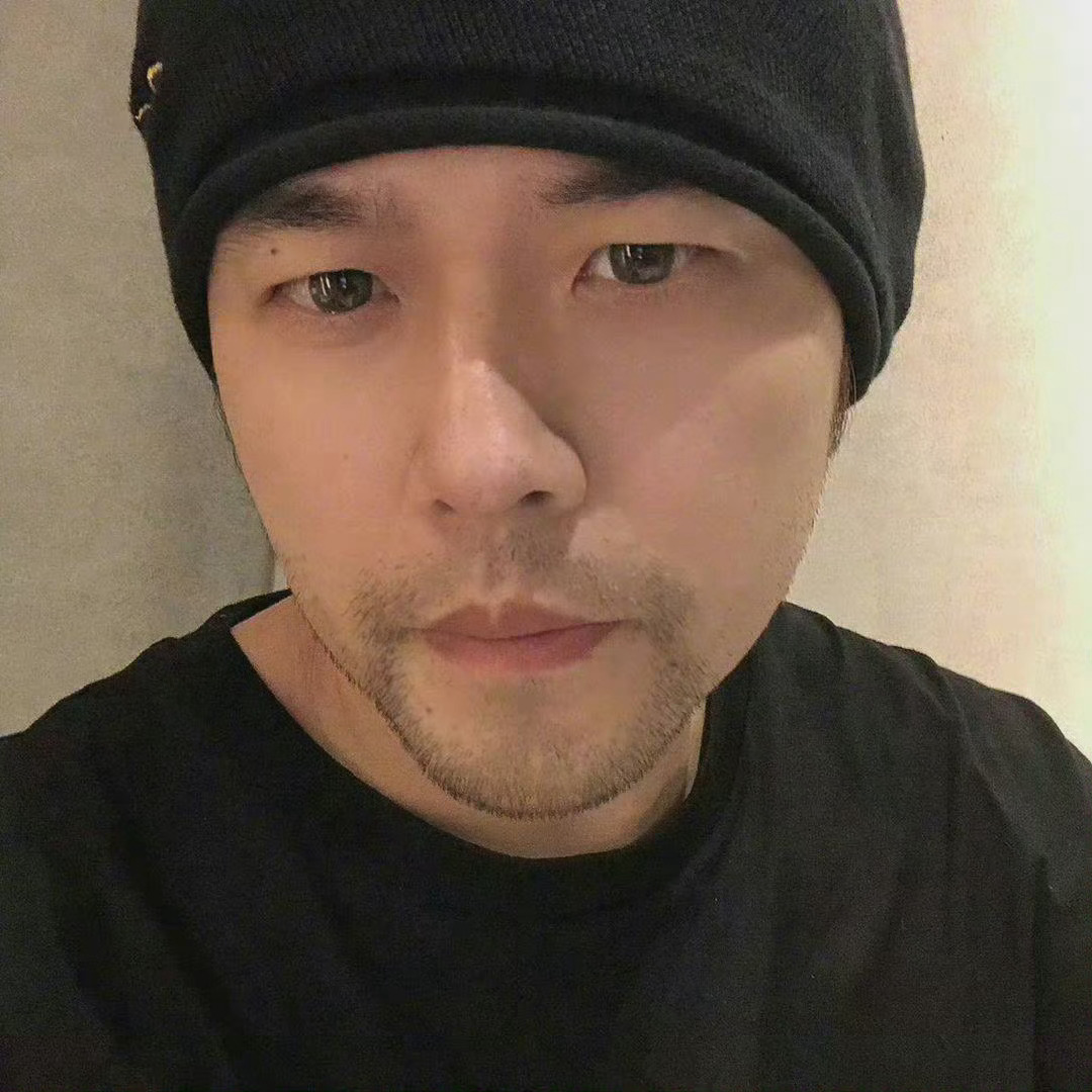 谁说哥眼睛小的