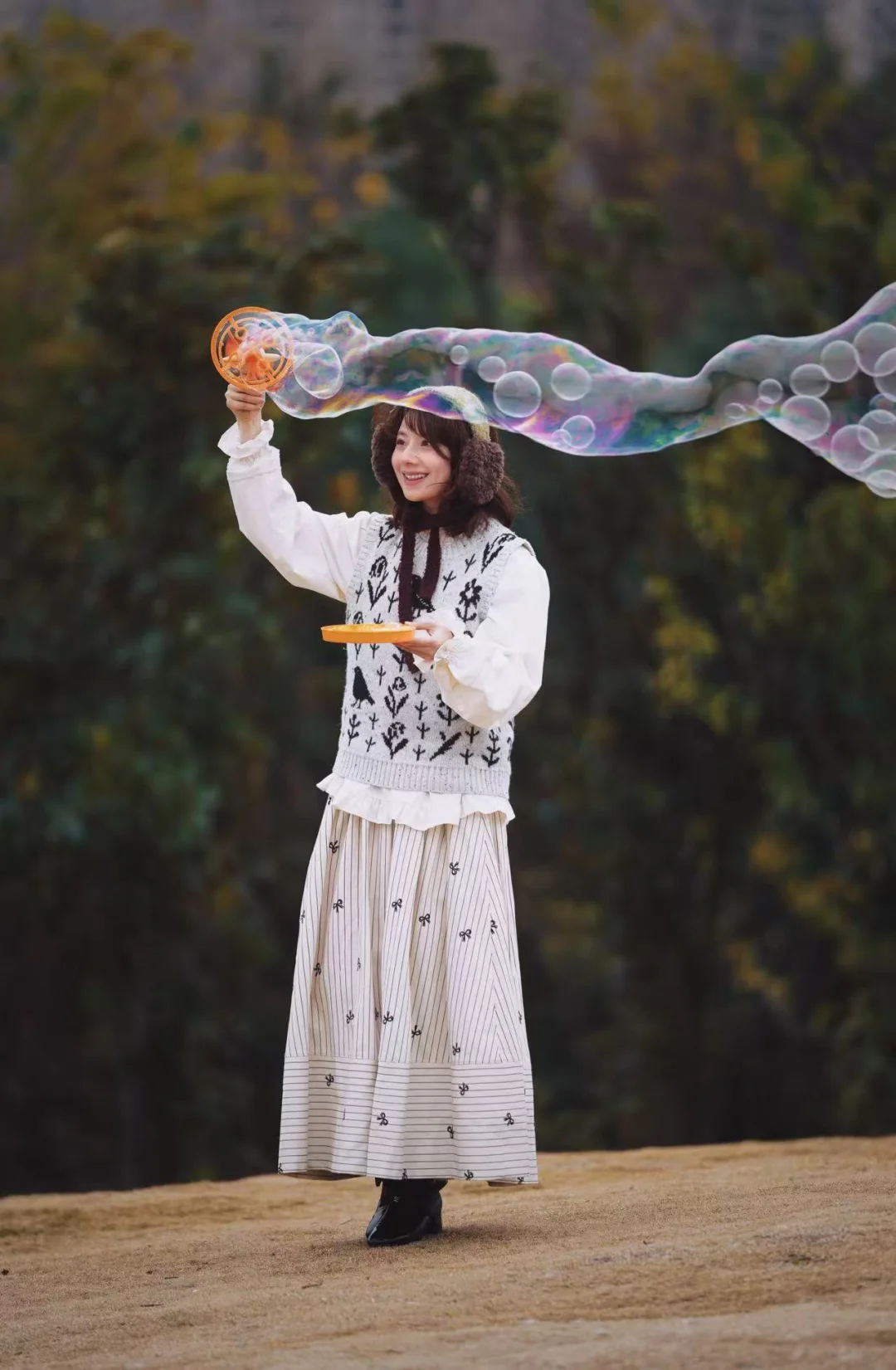 每次玩这个泡泡机，都会被小朋友围观～