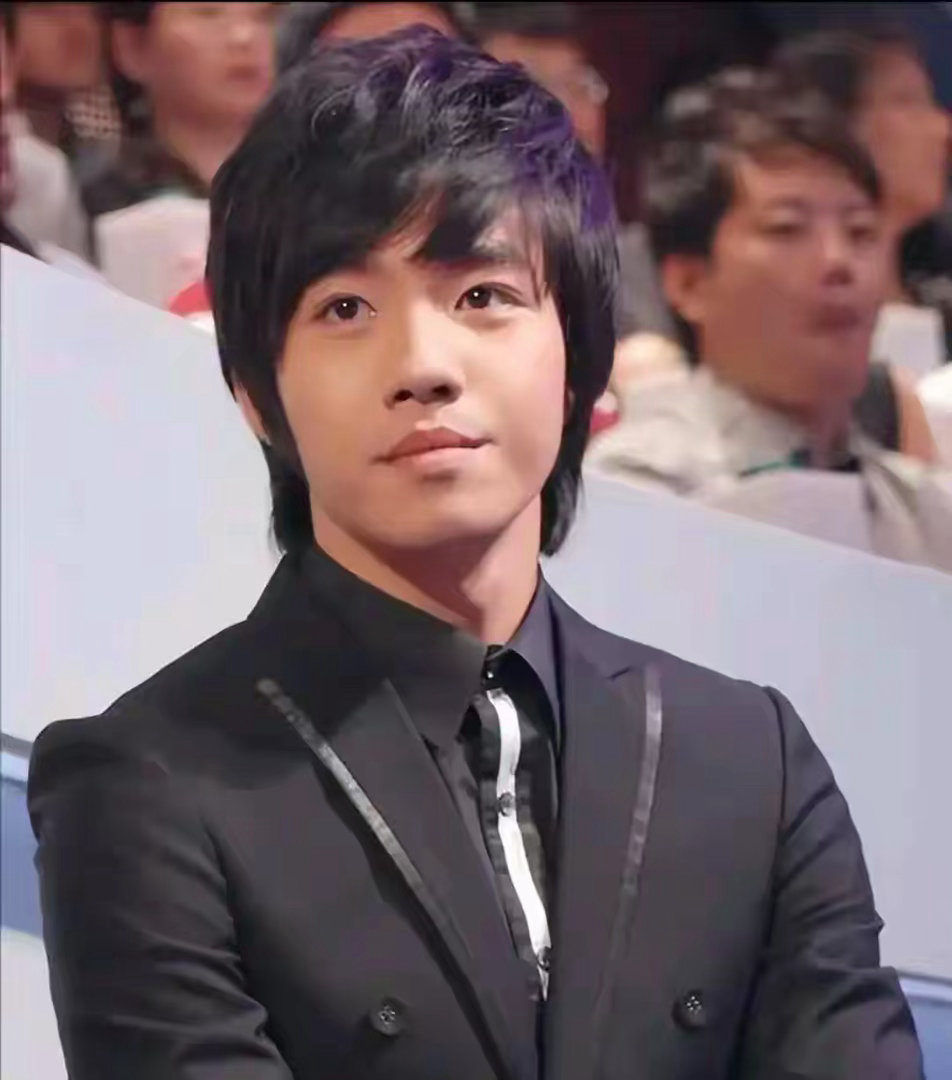 俞灏明曾经也是奶油小生啊，佩服他被烧伤后还能站在大荧幕的勇气 