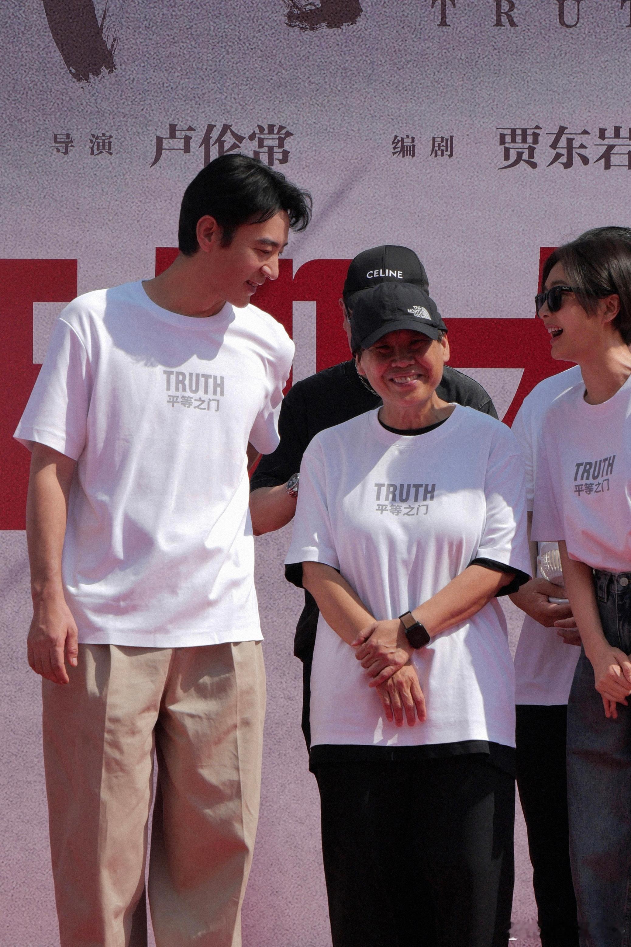 #李光洁上午杀青下午开机# 在这个瞬息万变的演艺圈中，李光洁用他的才华与坚持，书