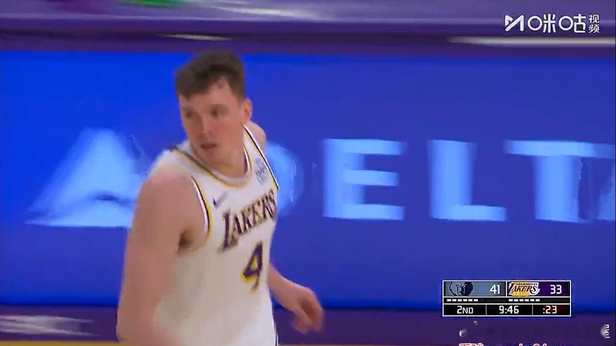 球队第二记三分来自克内 