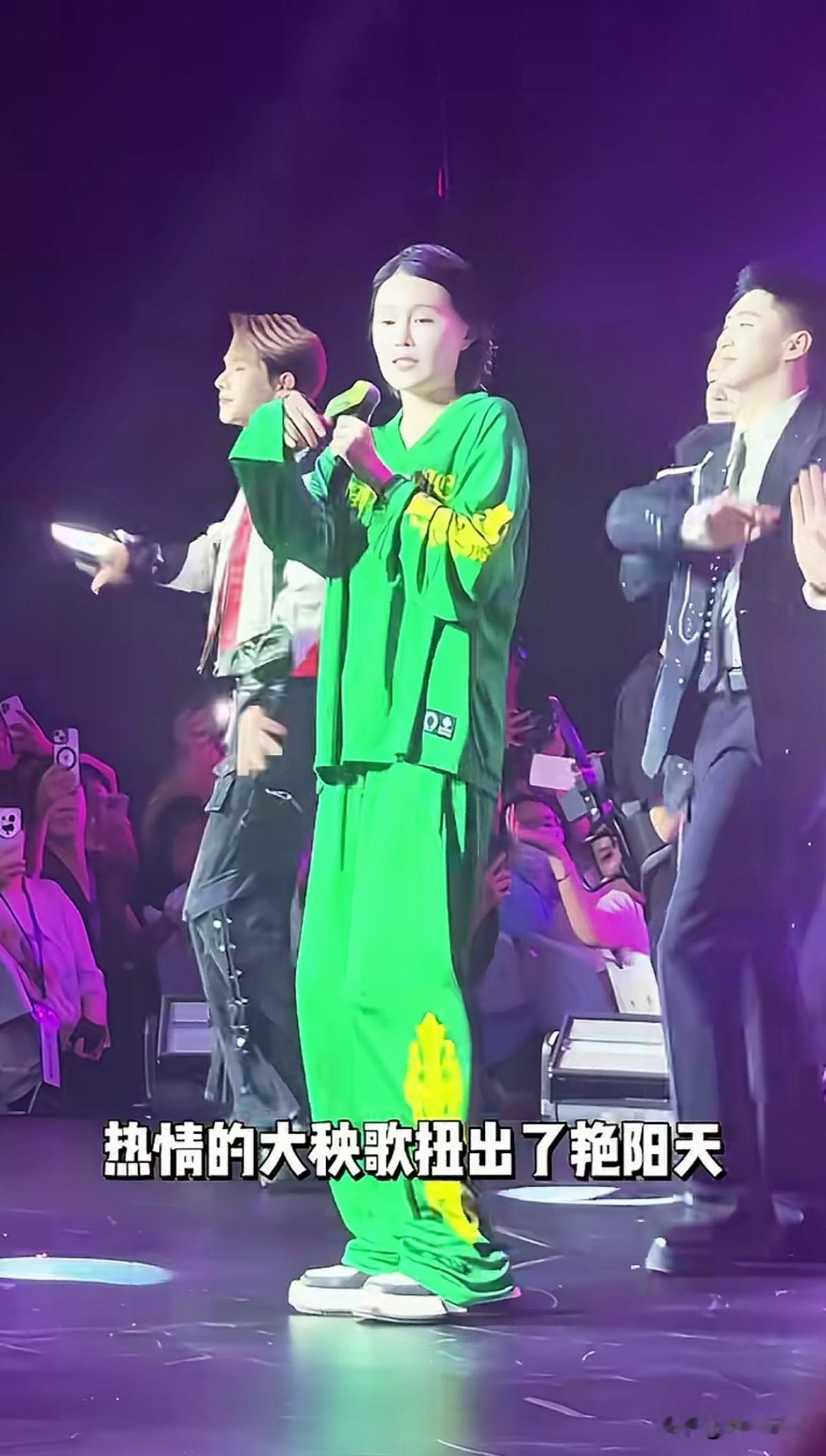 感觉本山老师女儿球球，和其他星二代不一样。她的实力还是不俗的。
如果老赵像小沈阳