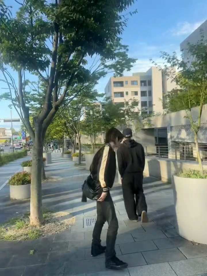 这个超级有礼貌的家伙˃⤙˂ ​​​