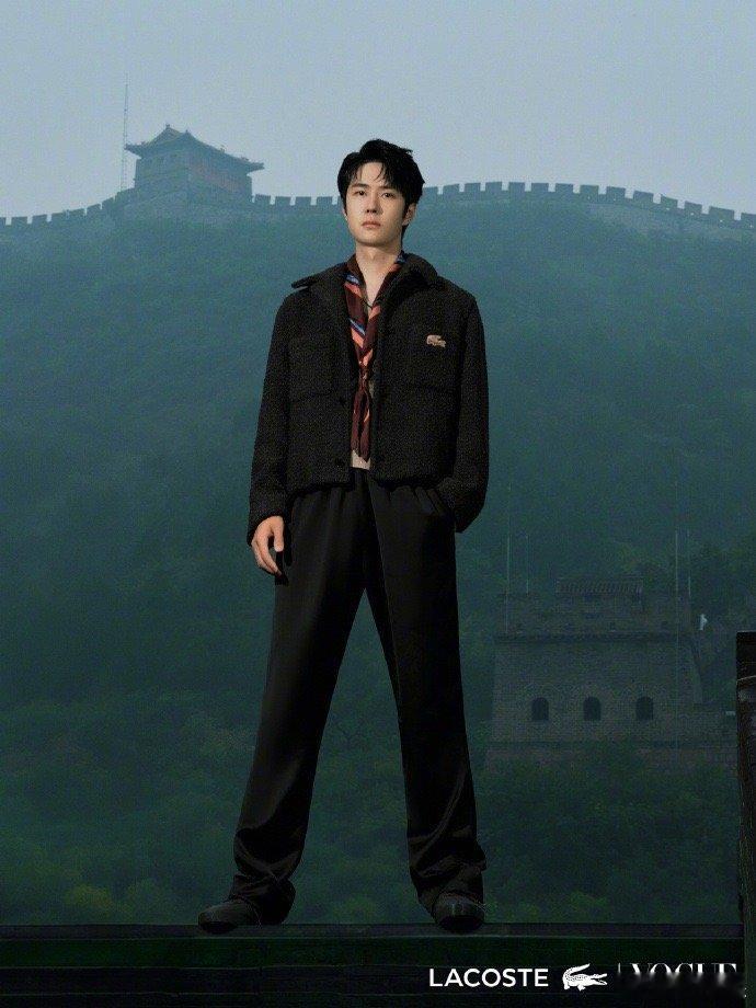 #王一博拼色丝巾领带黑色小香# 王一博拼色丝巾领带黑色小香，满分酷盖气场的一博是