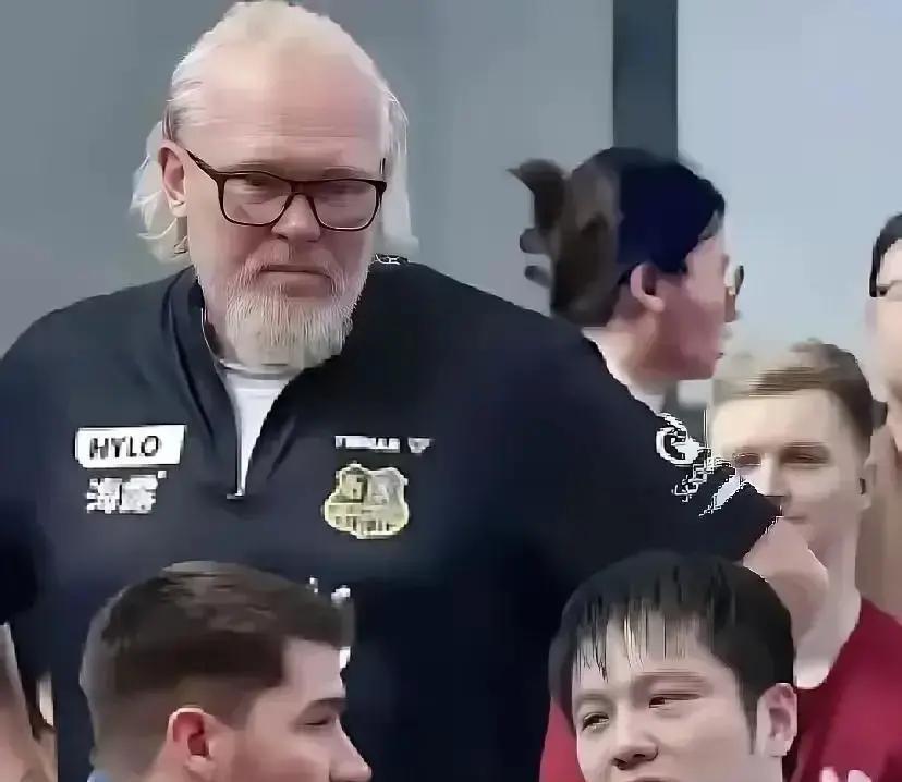 世界冠军樊振东，去德国不是打球，是当资产。
 
萨尔布吕肯俱乐部签下他，合同第一