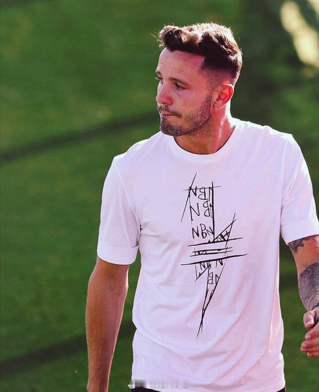 【萨乌转会细节汇总】萨乌这个赛季是算租借到塞维利亚，和马竞的合同到赛季结束后中止