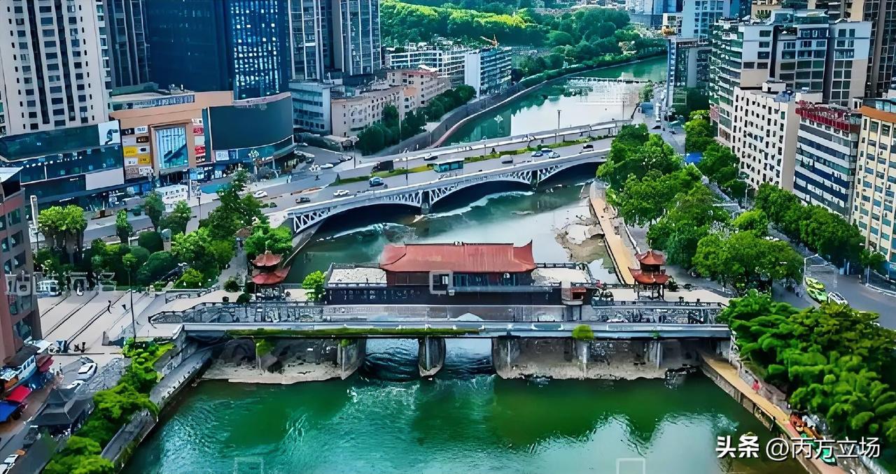 都匀待过5年，情感特复杂，很喜欢但也讨厌。当时在小围寨一所中职学校教书，学校里一