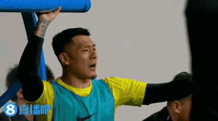 心疼王大雷——每次都进大名单，但是每次连上场机会都没有，大雷啊！你到底得罪谁了？