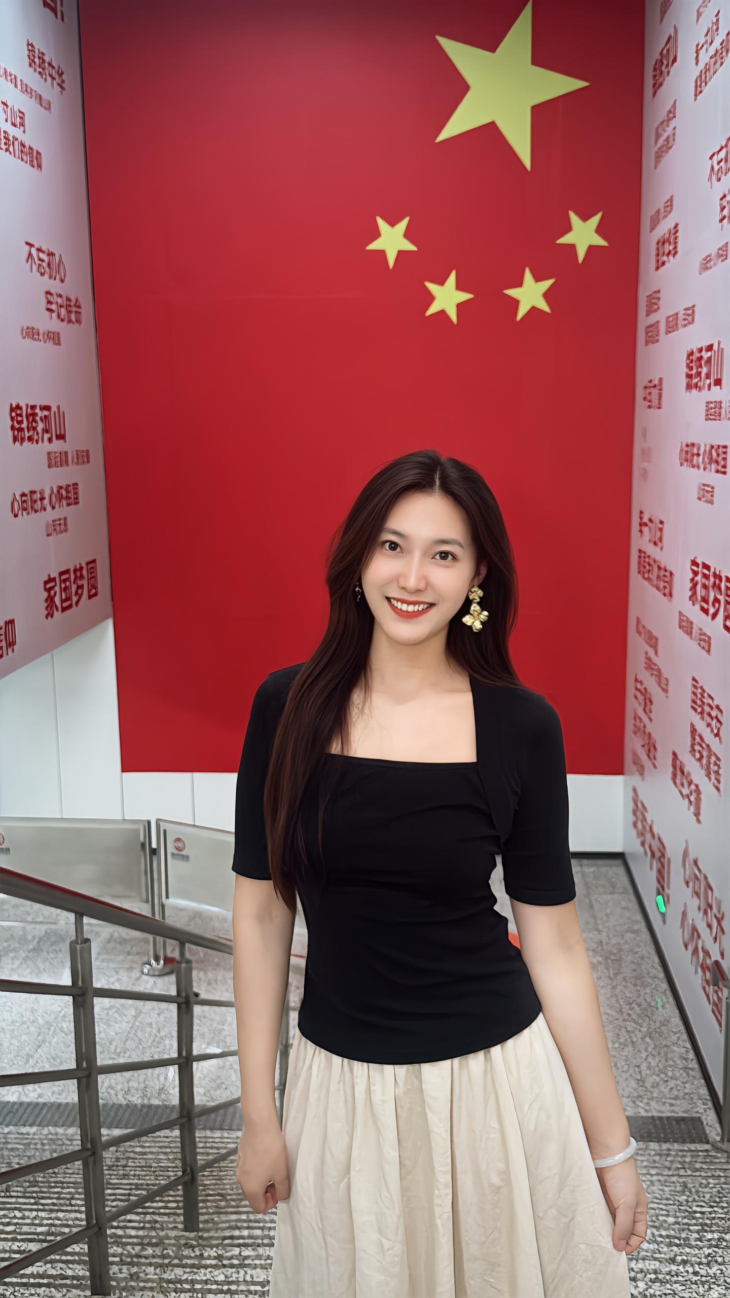 生逢盛世，不负华夏 . 这抹中国红，永远心动. 祝祖国生辰喜乐，岁岁安宁