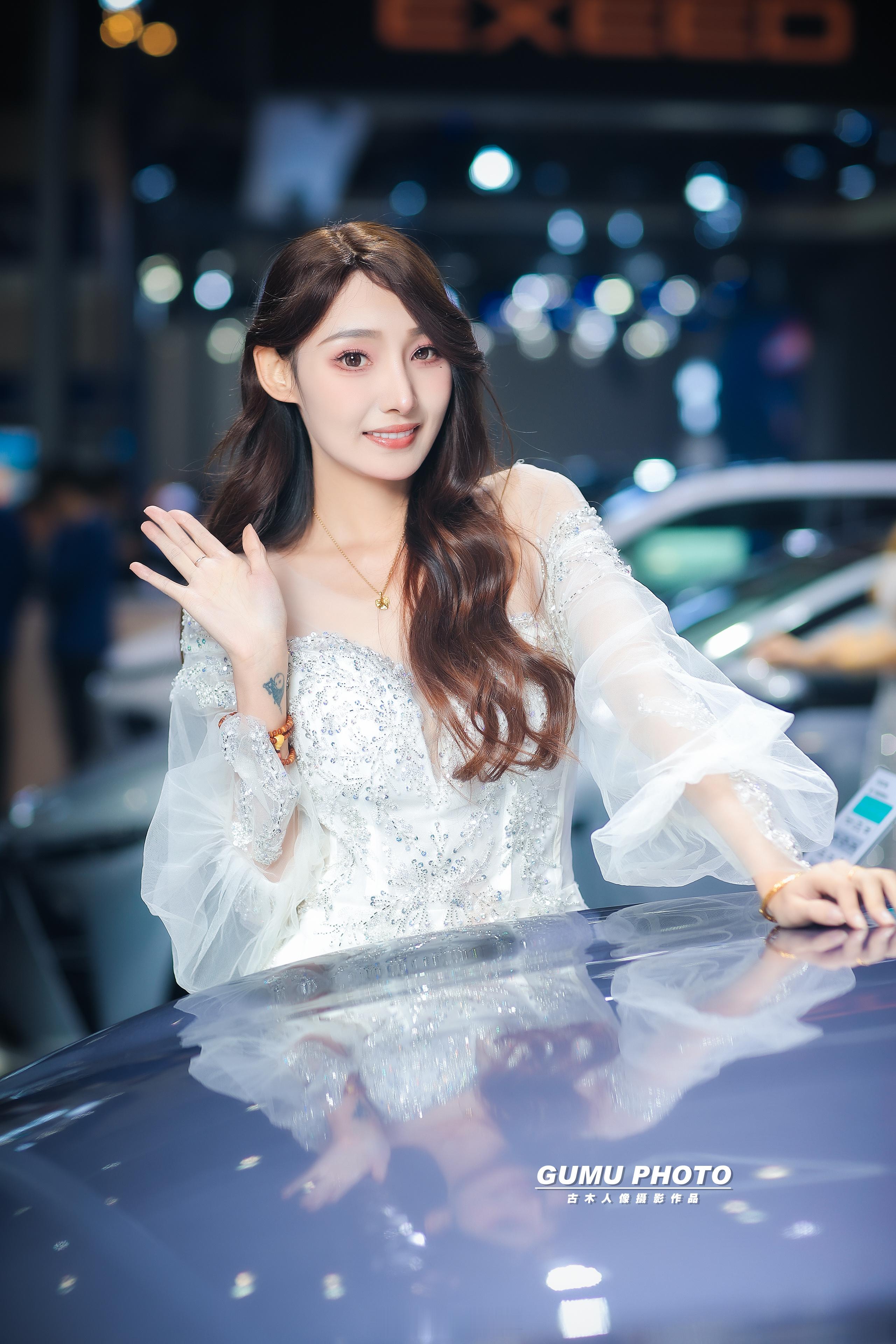 2025重庆汽车消费节星途展台模特小姐姐2025重庆汽车消费节 