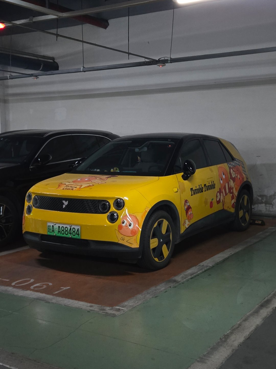 出发上海，收一台萤火虫价格离谱！选配单11万多，收价10万块算上差旅检测过户等等