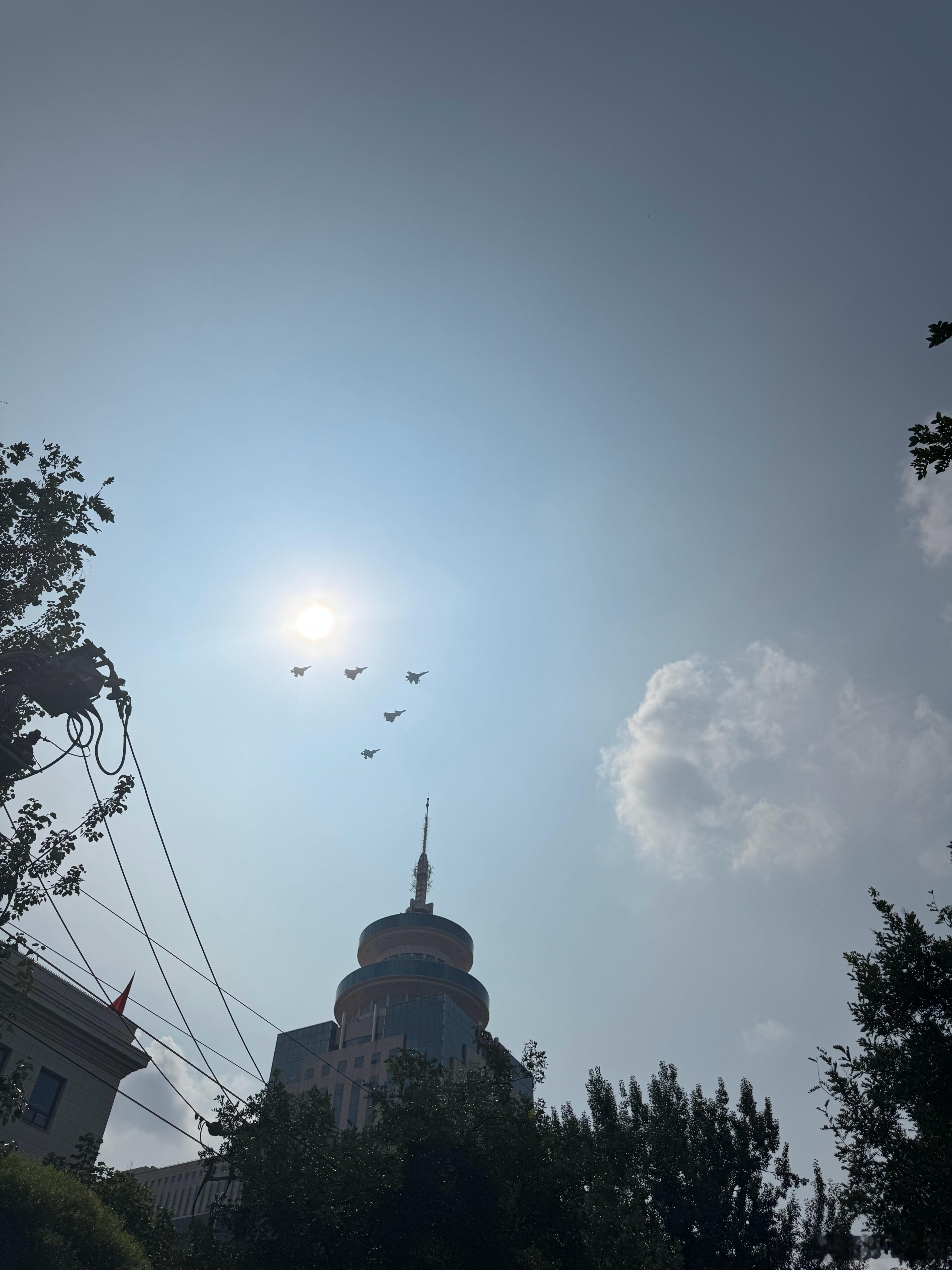 被九三阅兵普通人视角戳到了[偷乐][偷乐][偷乐]九三大阅兵 ​​​