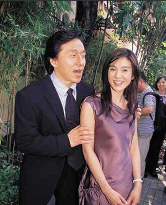 2003年，杨采妮时隔6年，因负债超100万被迫复出拍戏，消息一出，成龙坐不住了