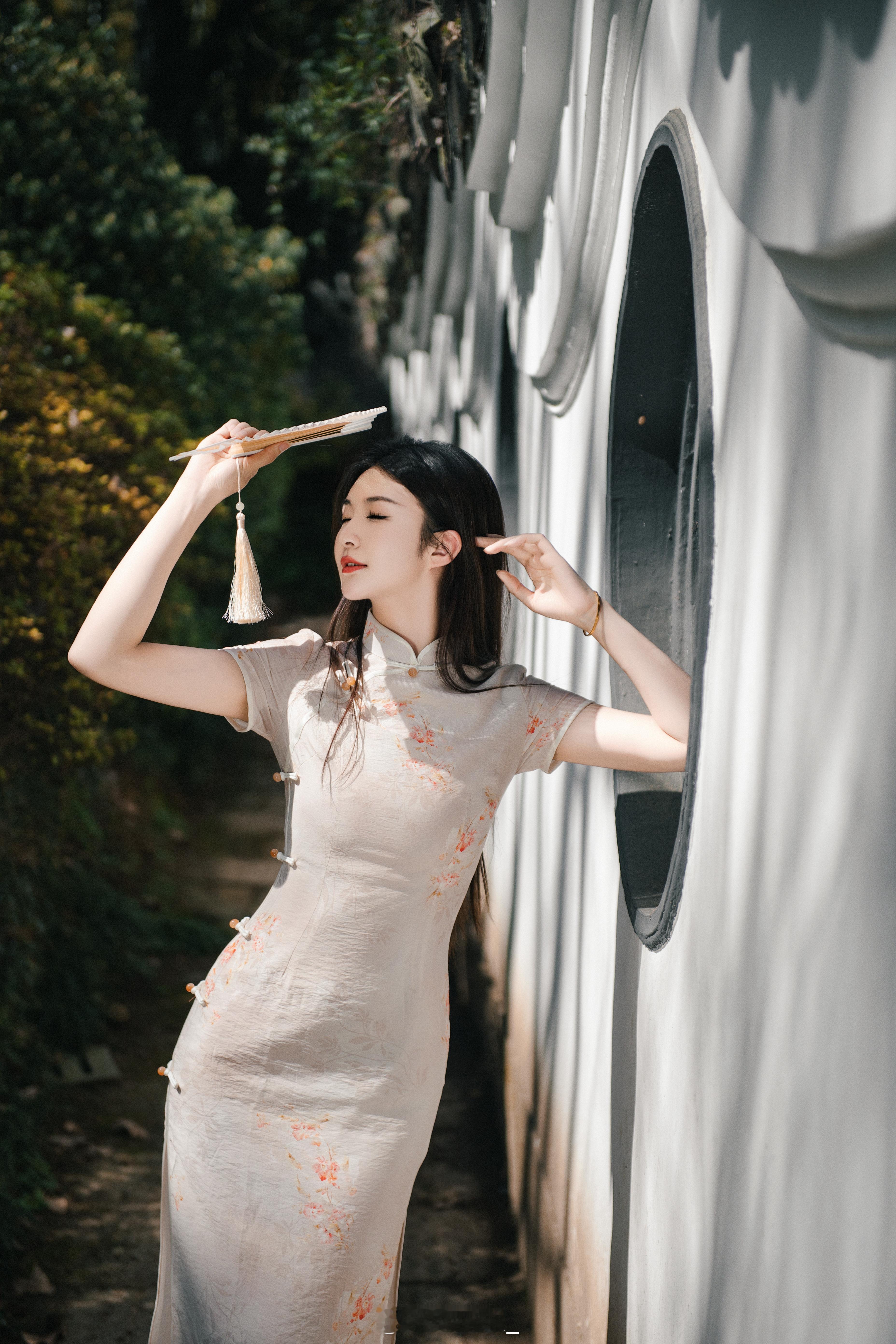 有人被困在了雨里，有人站雨中赏雨。  —— 《春夜》 ​​​