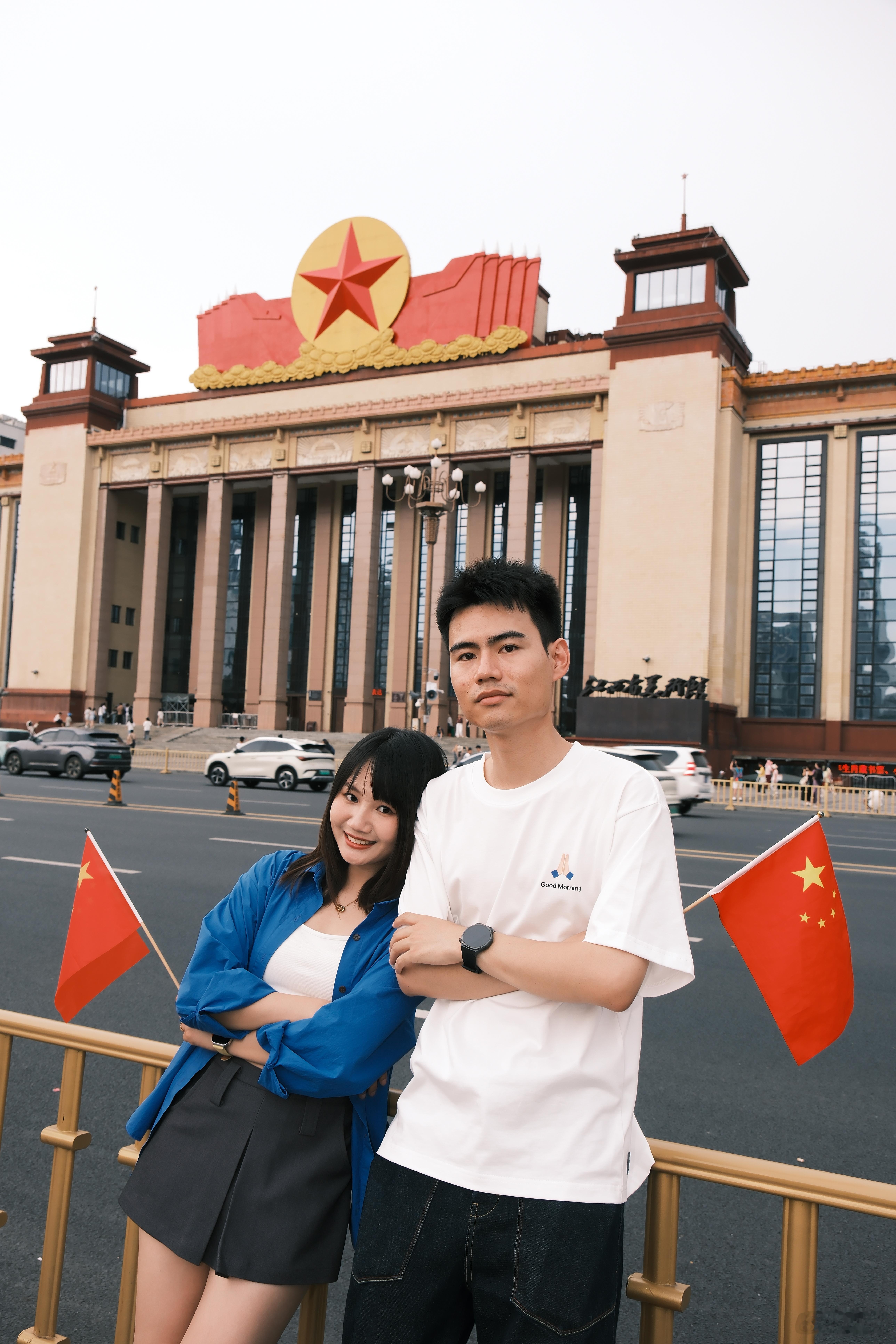来著名的八一广场！花三十块钱拍了两张打卡照，原图直出，大家觉得值不值[yeah]