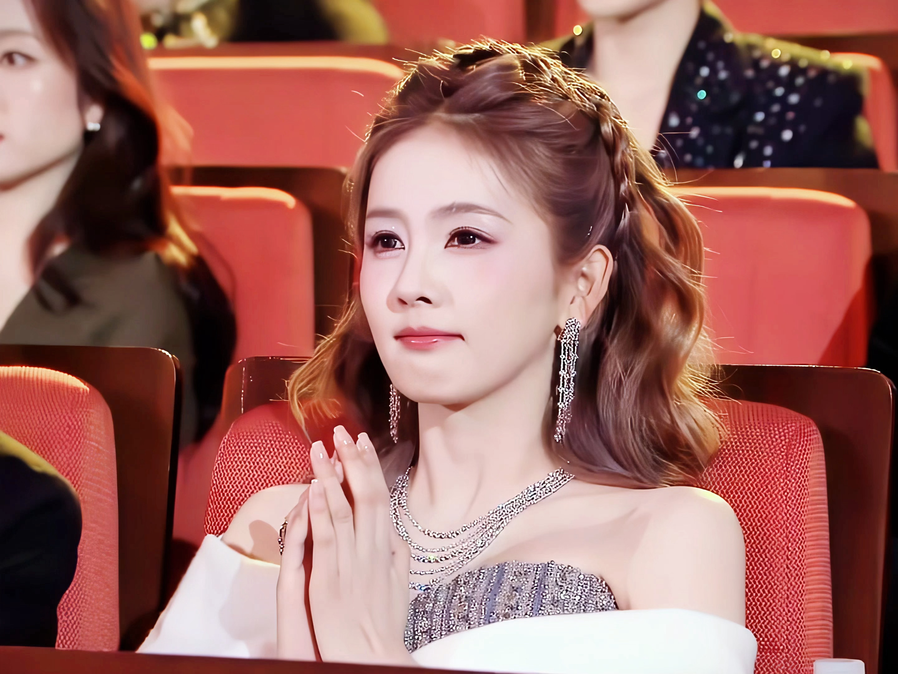 闪闪发光🫧 | 白鹿 ​​​