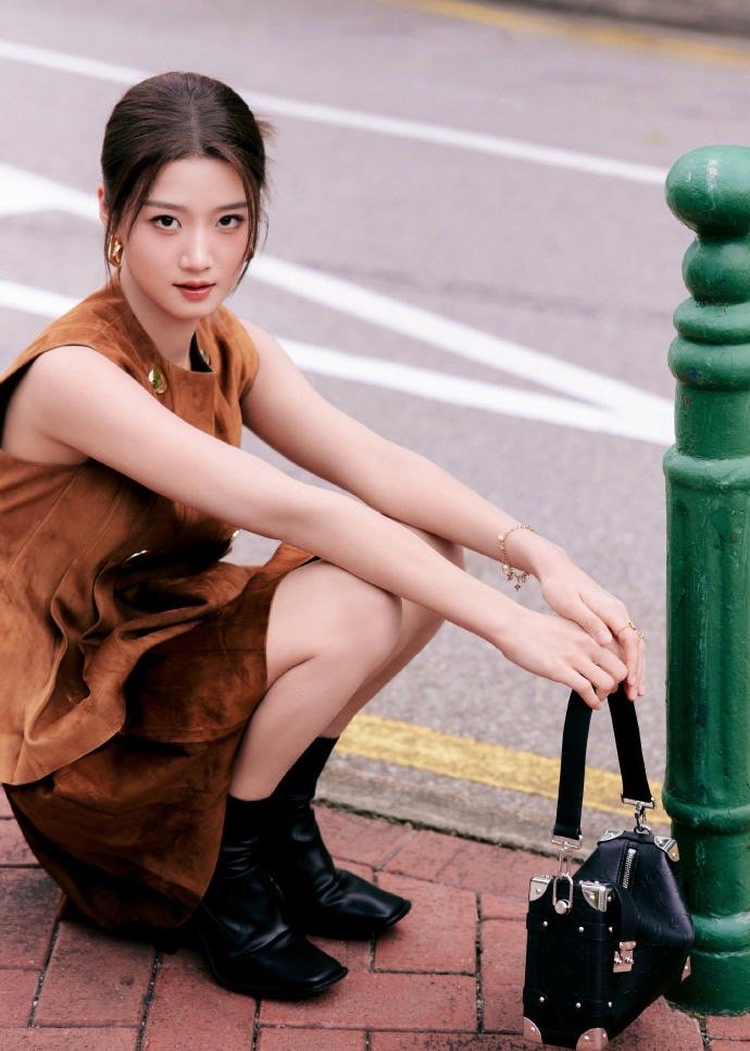 卢昱晓LV官宣了啊！让我们恭喜姐姐啊！真的是太强了啊！这真的是一个很好是成绩啊