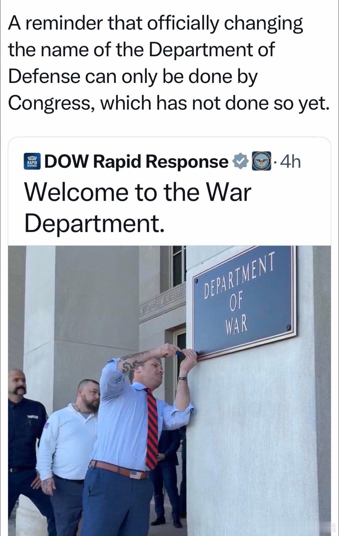 国防部长今天亲自在办公楼外挂牌：Department of War 战争部（正式