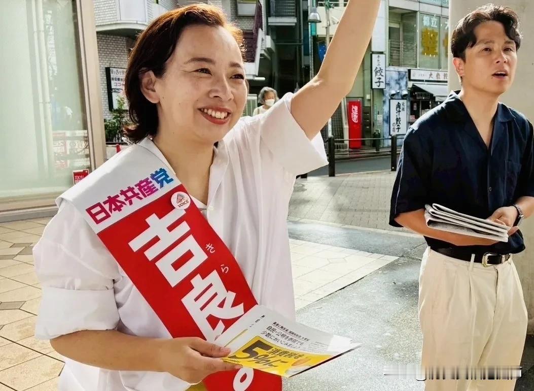吉良佳子，日本共产党参议院议员，1982年出生，2013年初次当选为参议院议员，