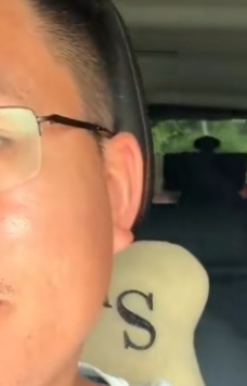 耳垂向外翻翘，真的会更容易沉沦，越堕落越快乐。身体发肤，受之父母，也是自己吃出来