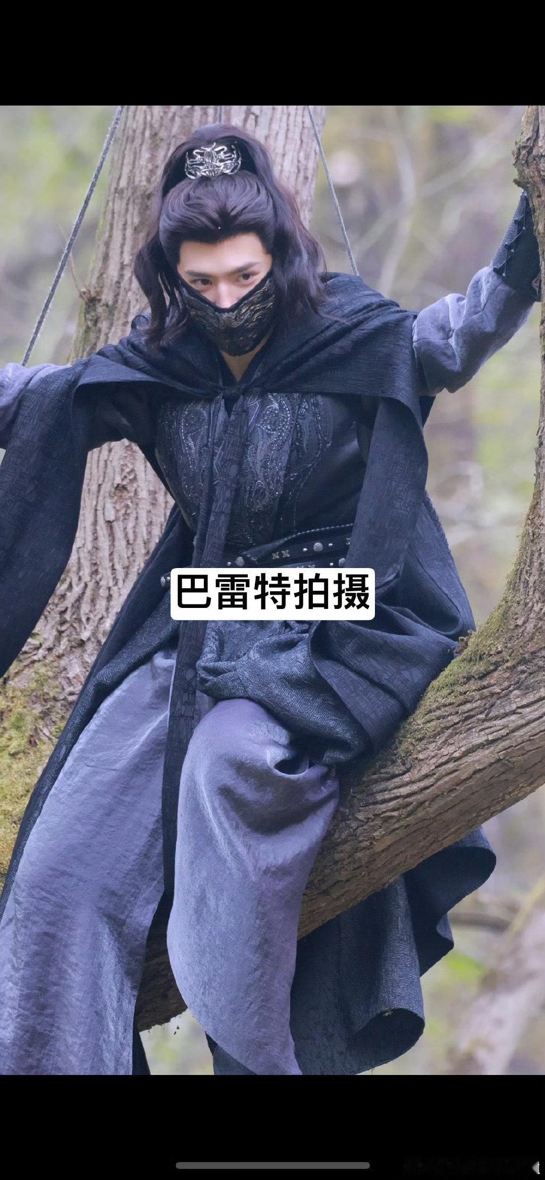 今日看到陈哲远《梦花延》的路透，不得不感叹他在剧中的造型实在太惊艳了，让人愈发期