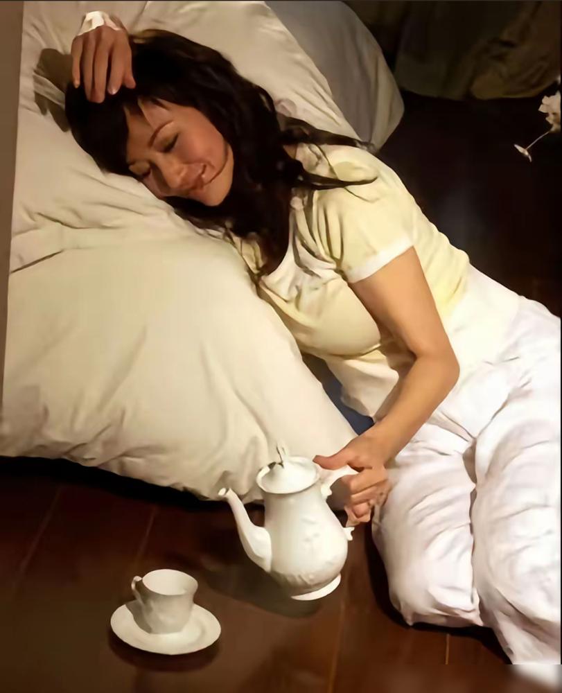 网传赵雅芝性感写真？别傻了，你被骗惨了！
 
当年港姐选美她泳装一亮相，那款式简