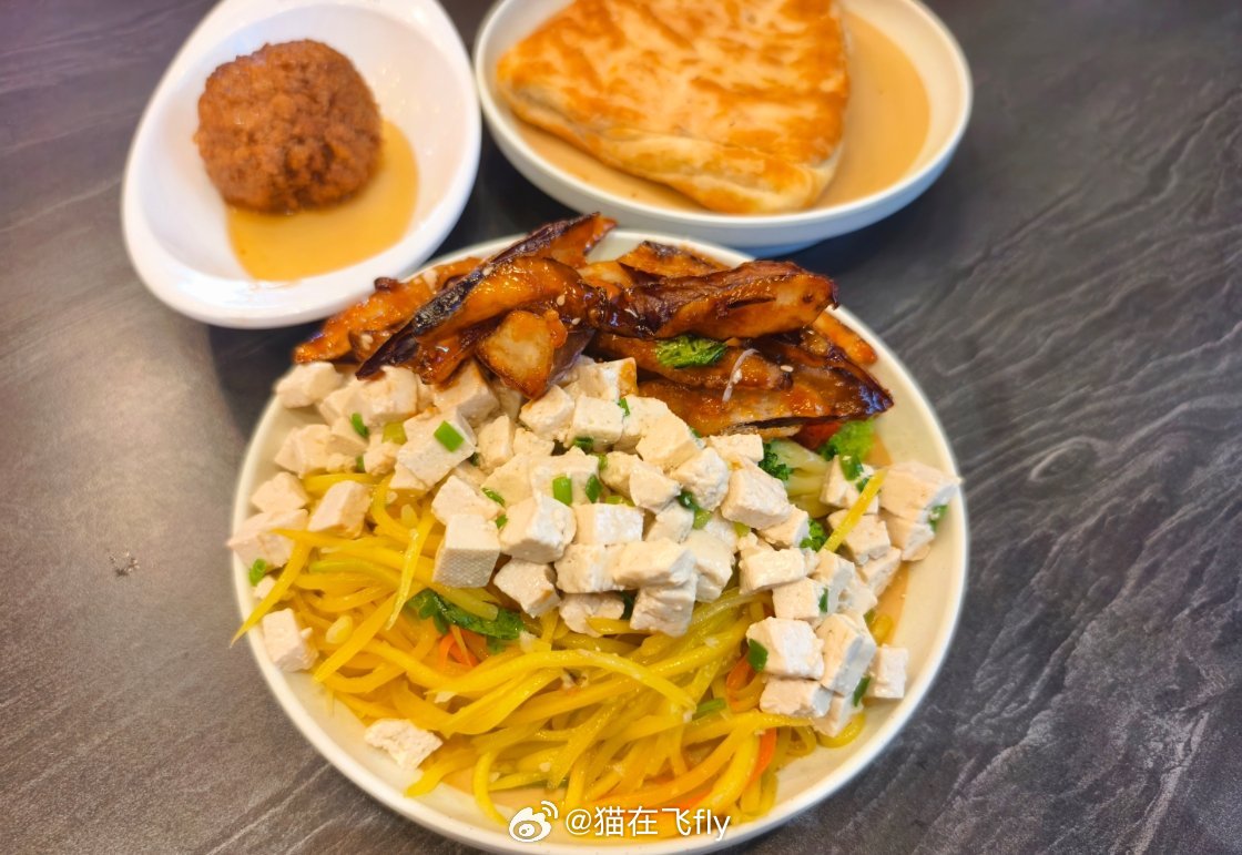 像今天这种情况猫加仓了但是没敢加很多非常担心被诱多之前吃过这个亏[允悲] ​​​
