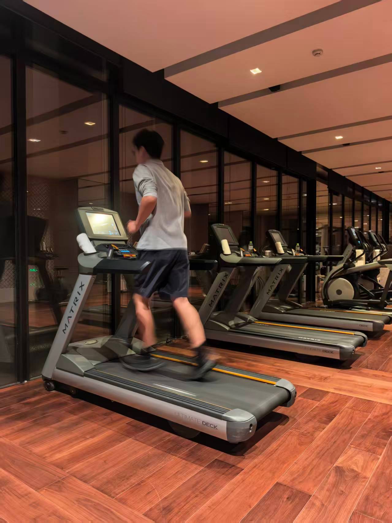 感谢哥哥开车送我这么远他说得亏前阵子没买塞纳赶在了最合适的时机入手高山 8魏牌全