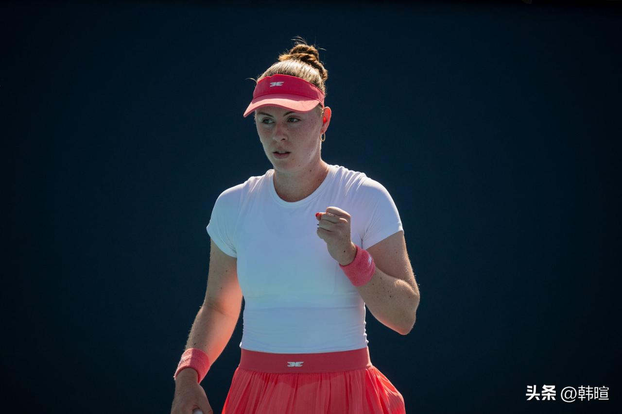 今年“阳光双赛”最神奇的球员也许已经没有悬念了！今天又以2-0横扫大坂直美跻身迈