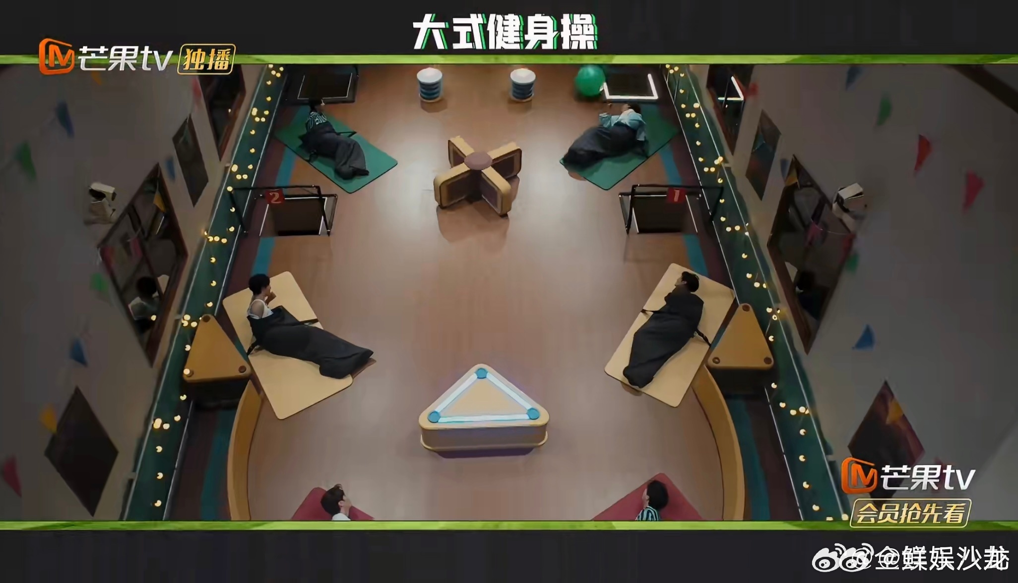 密室大逃脱 我的评分：再练一下大张伟腹肌都要出来了密室大逃脱 一场人体弹球直接给