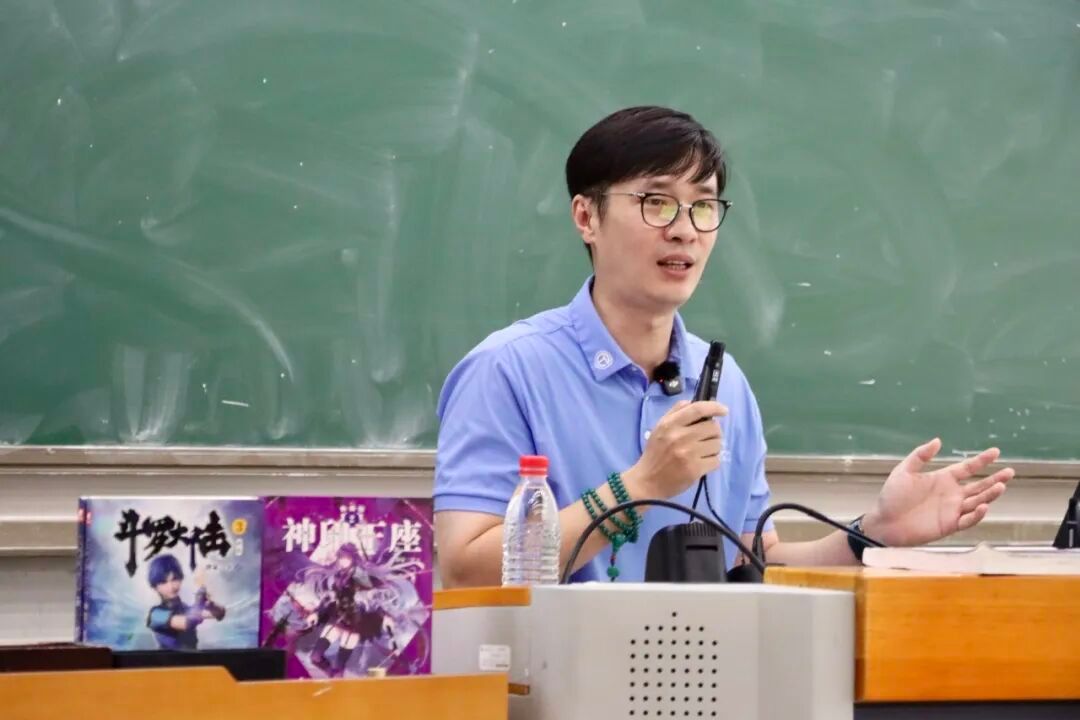 【#唐家三少公开呼吁#】9月9日出版的《光明日报》13版，刊发网络作家、北京市作