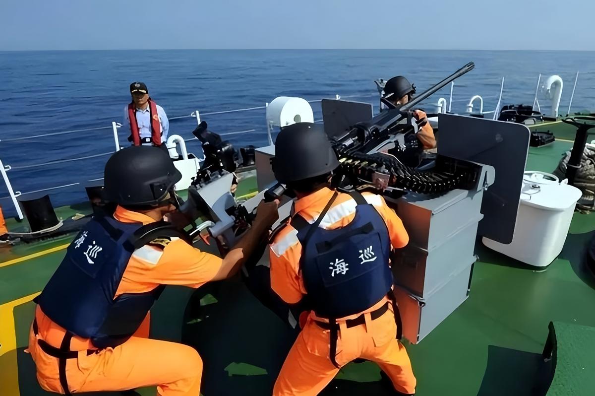 台中海巡舰加足马力，朝着大陆海警船高速冲过来。距离越来越近，800米，750米，