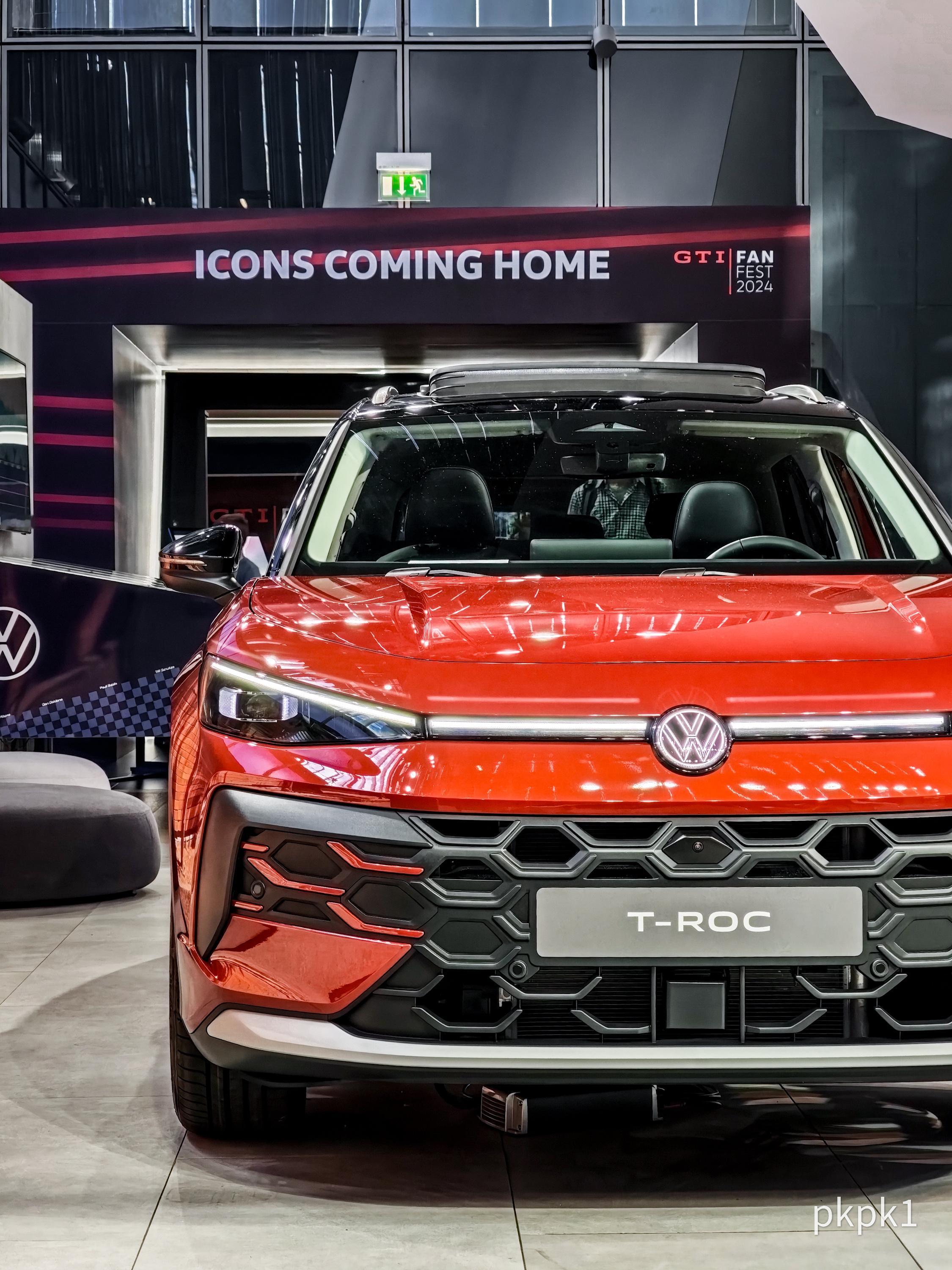 大步快走 In China for China     双轨时代 Step ou