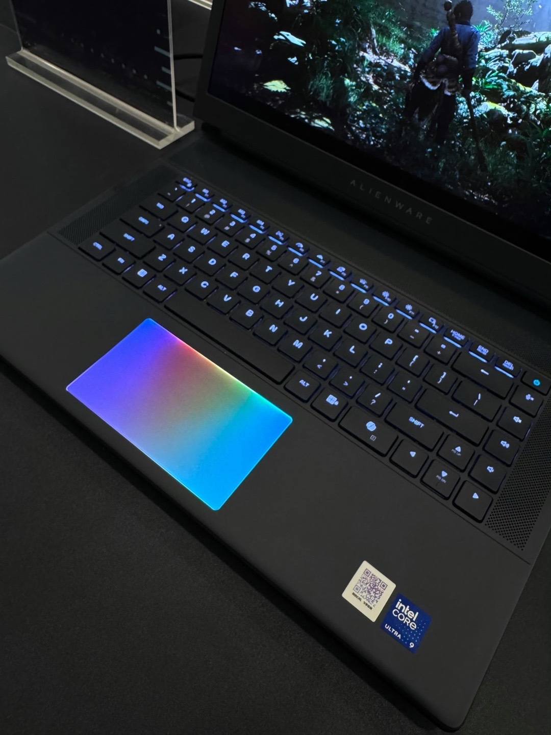 据说AI高静游戏本要来了！现在游戏本可太酷炫了啊 