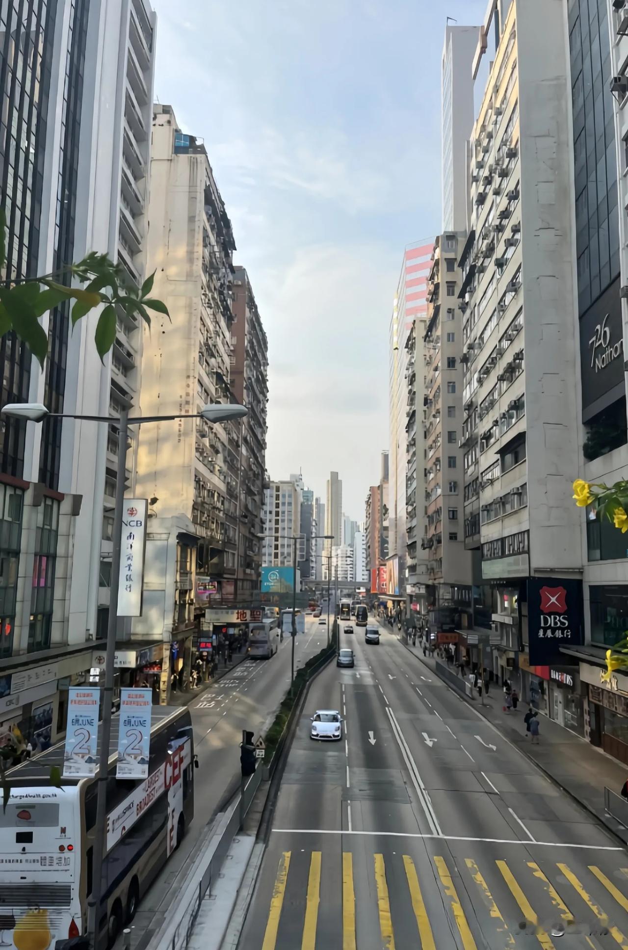 网传去香港哪怕找个洗碗的工作，工资都高得离谱，真实情况是不是这样的？

洗碗工月