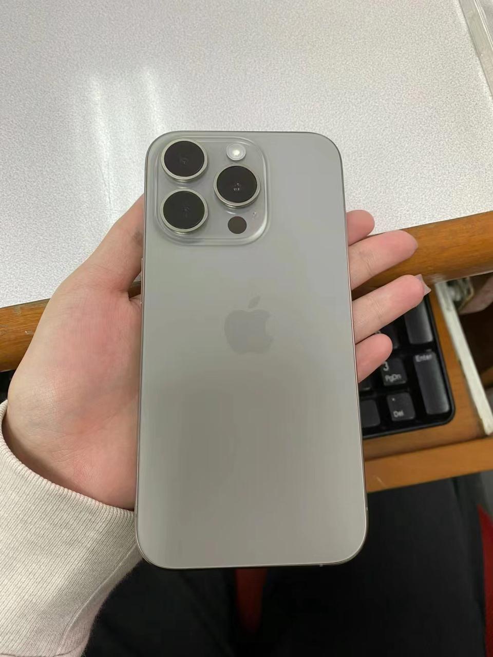 真哭死，买了iPhone 15 Pro就因为一个原因后悔了：续航[流泪]都说Pr