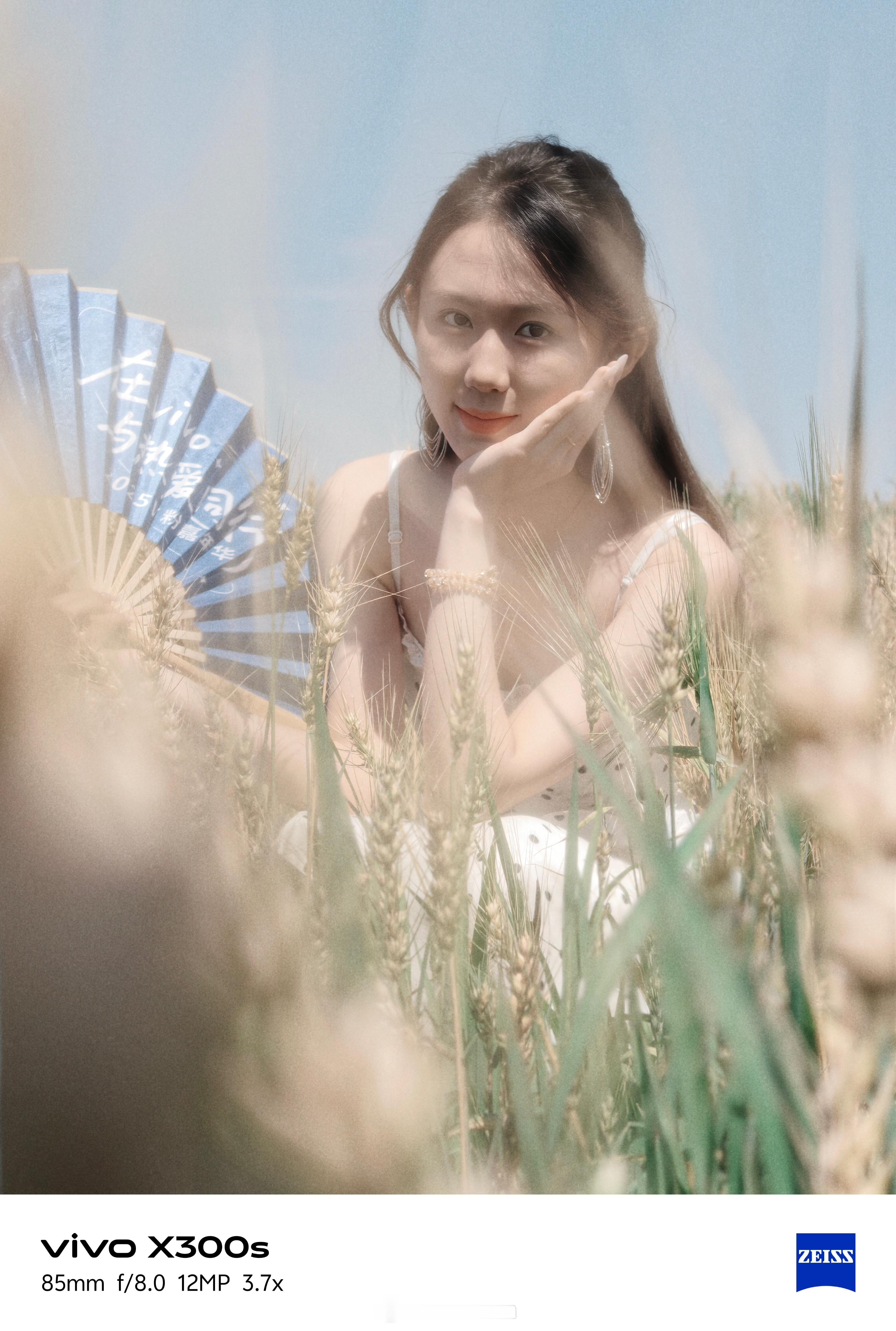 vivo 奔赴旷野麦田，接住一整个晴天的阳光。这么美的麦田，当然是要狠狠地拍啊。